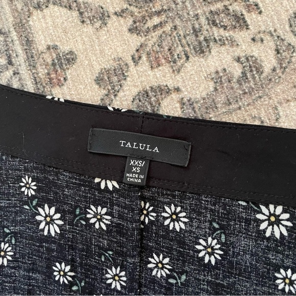 Aritzia Talula Black Daisy Floral Open Kimono Cardigan - Picture 4 of 5